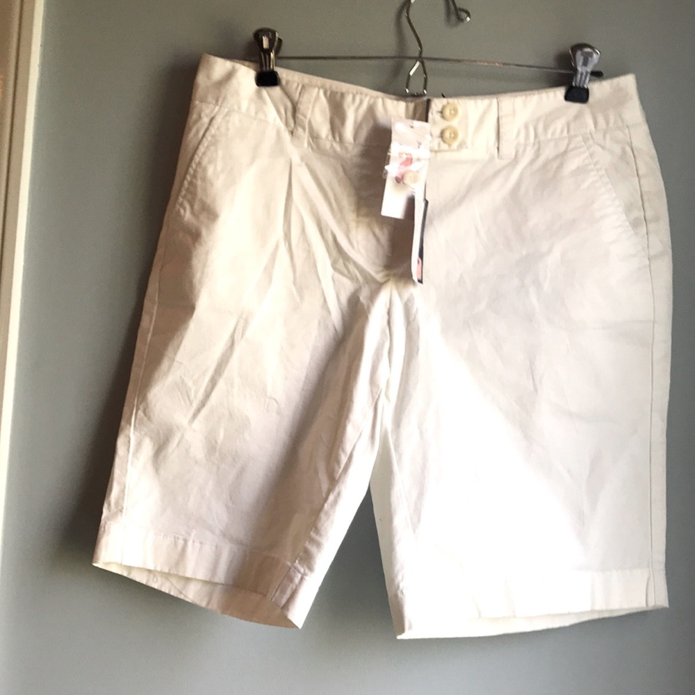 Vineyard Vines white Bermuda shorts NWT size 6